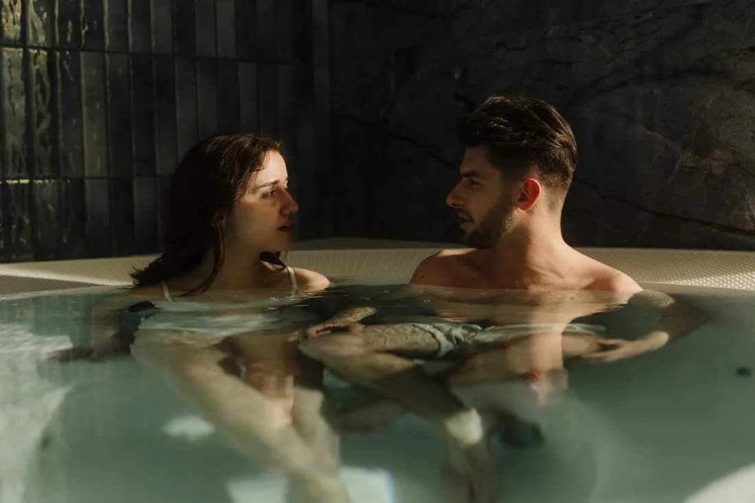 Para w jacuzzi strefy Wellness