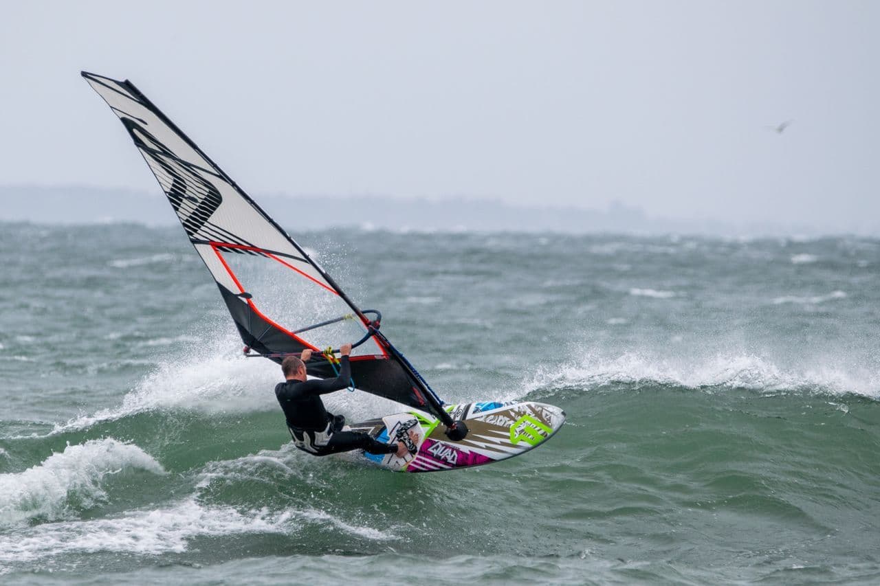 Jak wybrać trapez do windsurfingu?