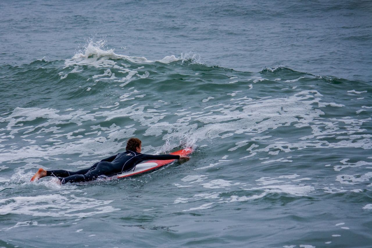 Surfing na Bałtyku? Półwysep Helski może Cię zaskoczyć