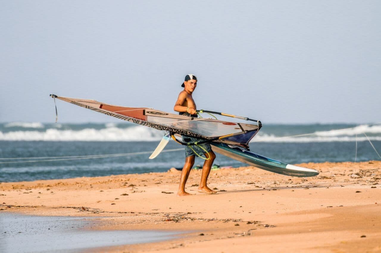 Maszt, bom, pędnik - z czego składa się sprzęt windsurfingowy?