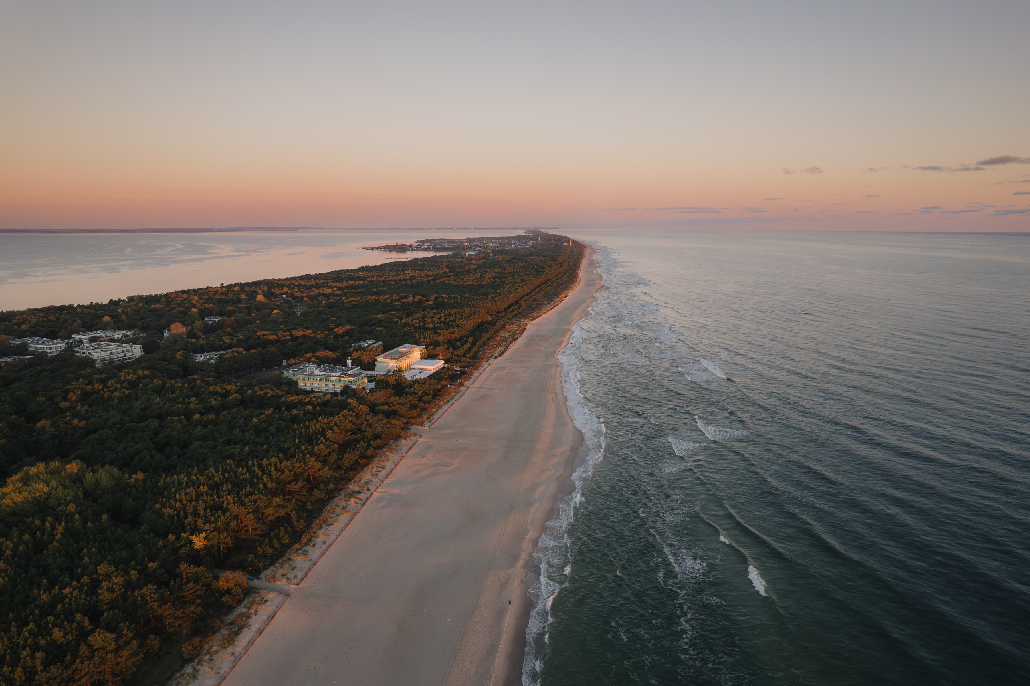 Hotel LIDO location background