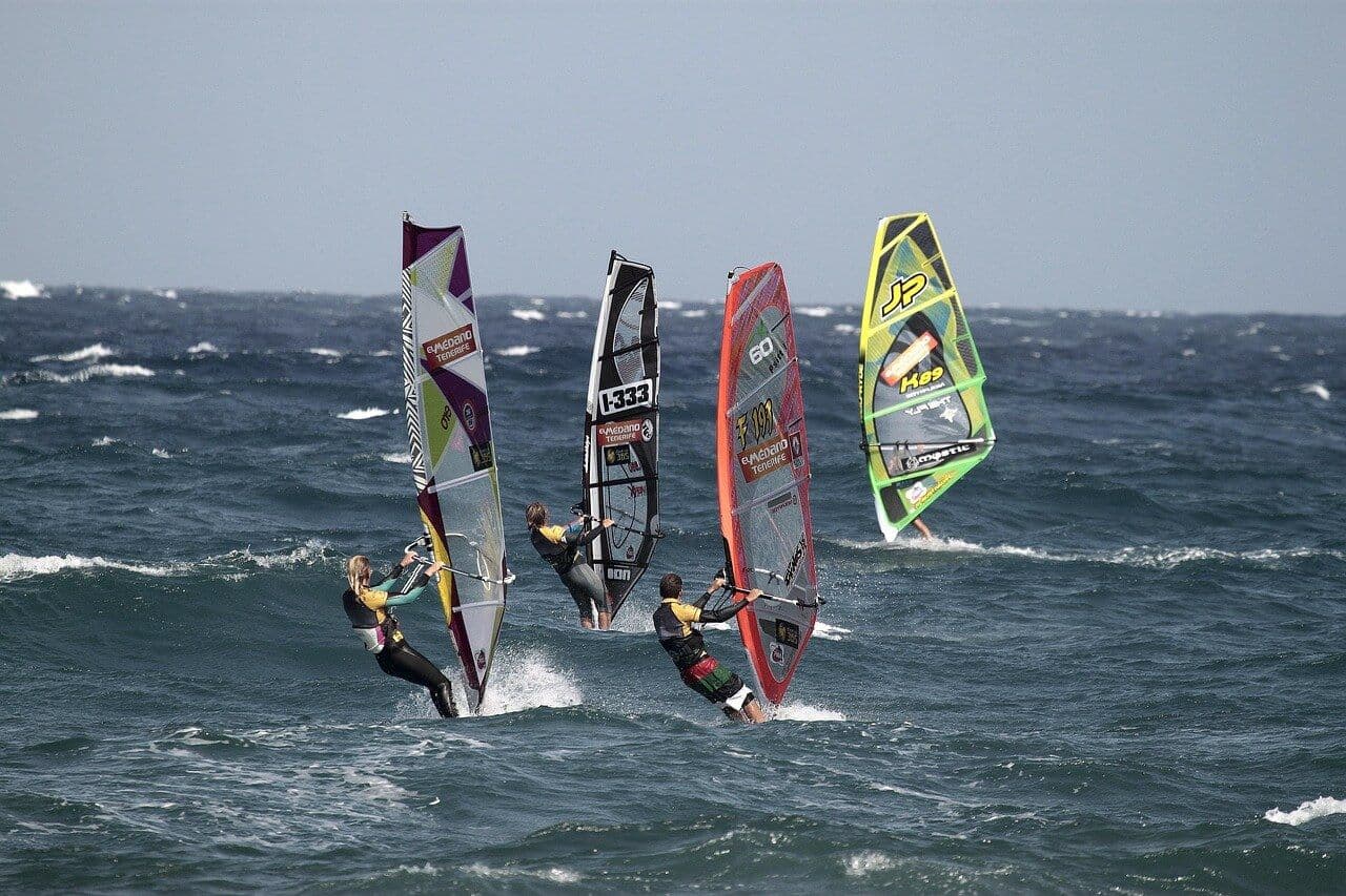 co-to-jest-windsurfing-jak-zaczac-z-nim-przygode