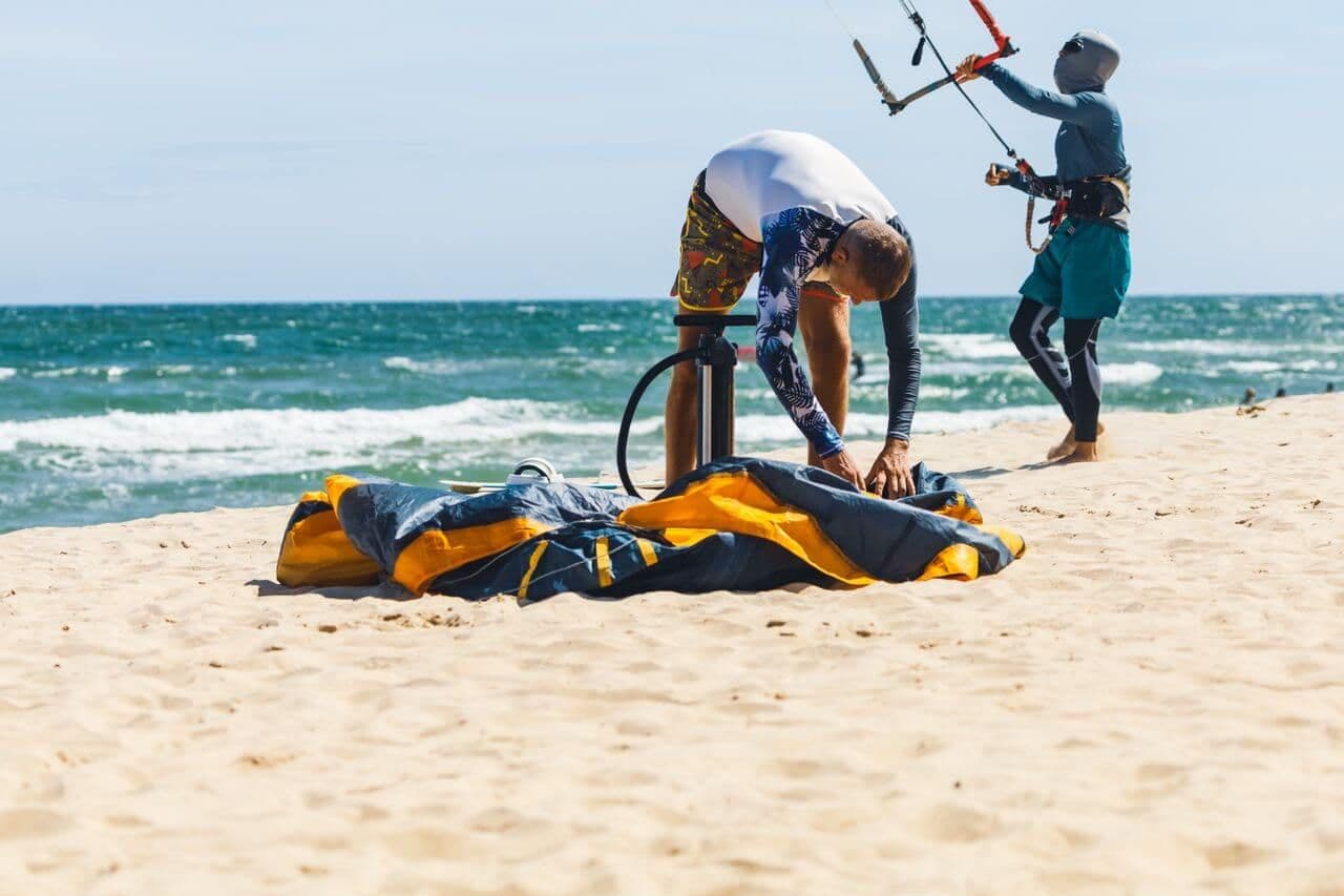 Jak spakować i przewieźć sprzęt do kitesurfingu?